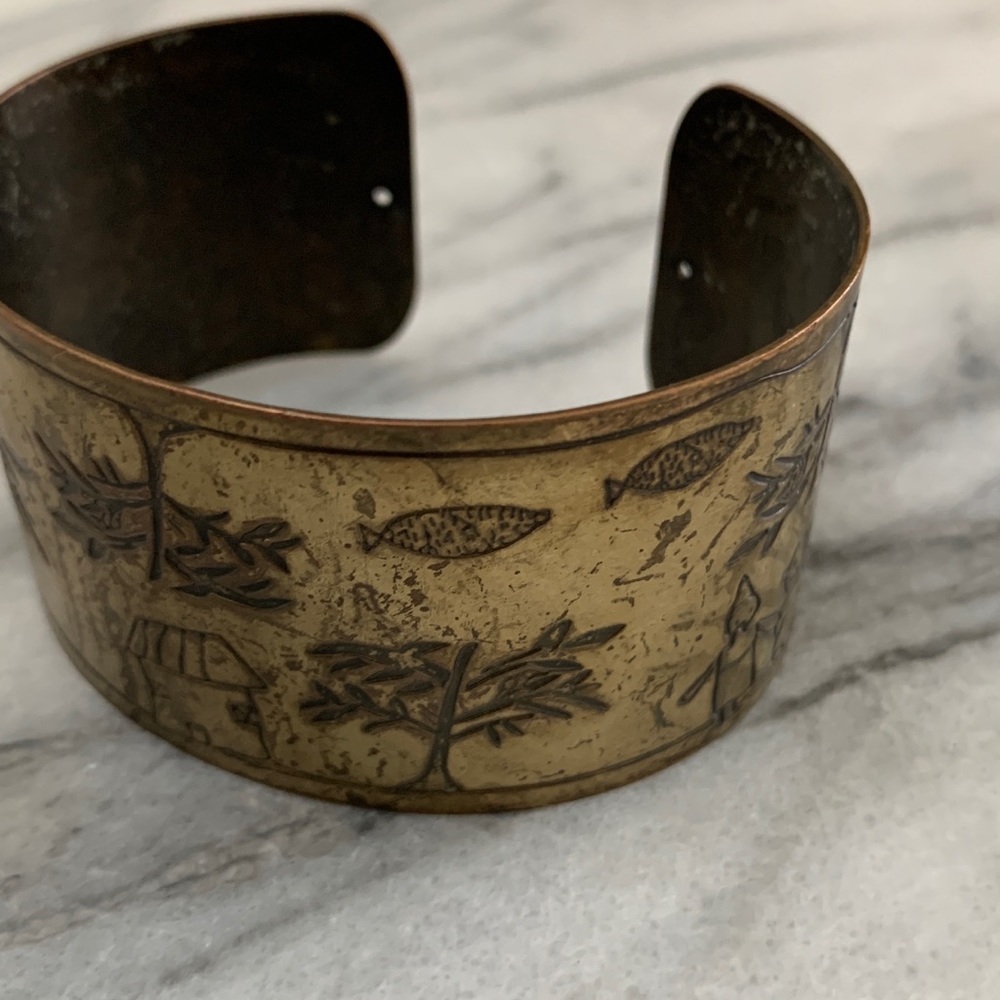 Antique Gold Tone Medal Carved Cuff - Picture 9 of 9